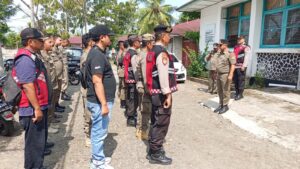 Satpol PP Pariaman Tertibkan Payung Ceper di Objek Wisata